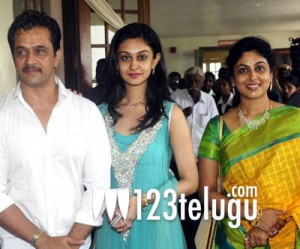 'Action King' Arjun's Daughter turning Heroine | 123telugu.com