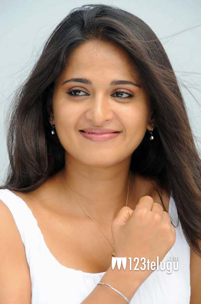 Anushka to dub for herself in Tamil? 