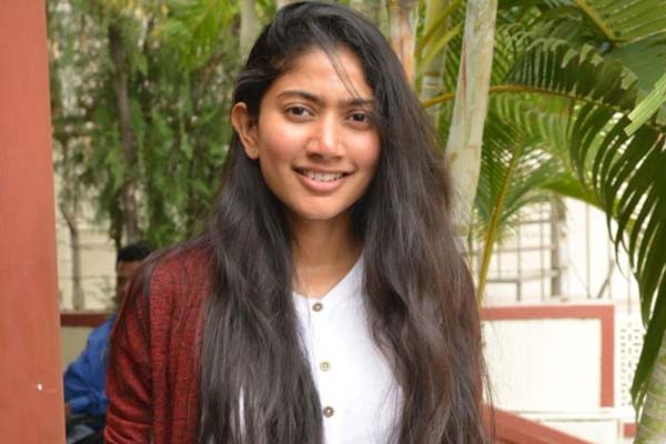 Star heroine to play a Warangal girl in her next | 123telugu.com