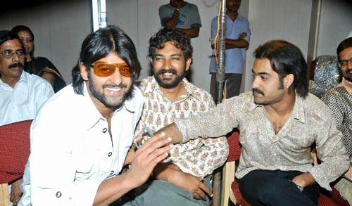 Rajamouli's good old times with Prabhas and NTR go viral | 123telugu.com