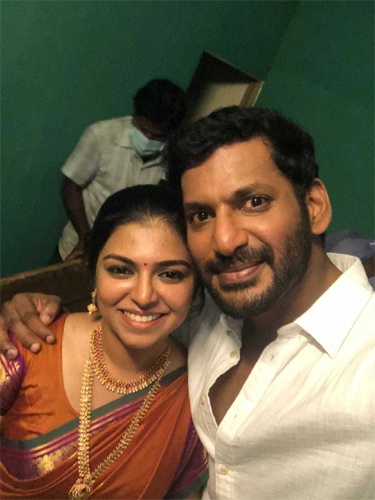 Pic Talk: Vishal’s selfie with his heroine | Latest Telugu cinema news ...