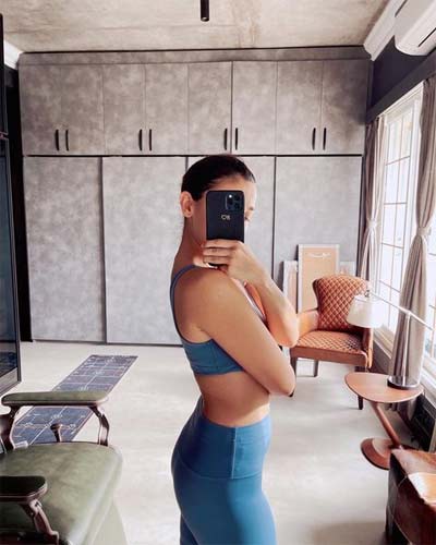 Anushka Sharma's Workout Selfie Is A Stylish Reminder For Us To Hit The Gym