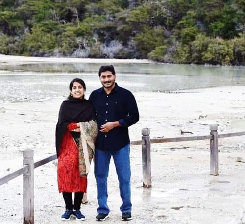 YS Jagan's holiday pic in Simla goes viral | 123telugu.com