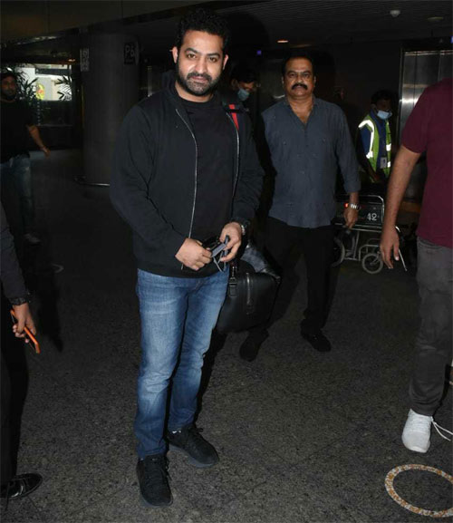 Photo Moment: Jr NTR arrives in Mumbai for RRR’s press meet