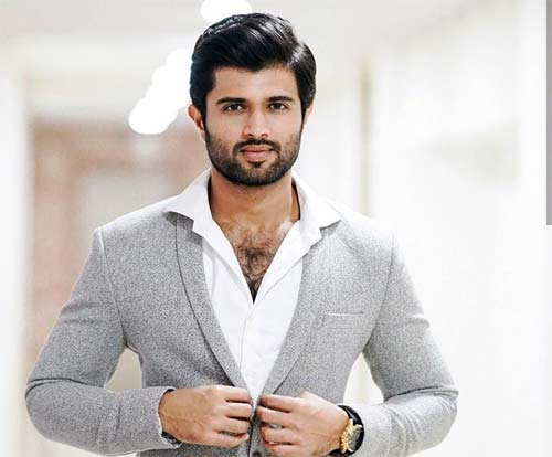 Jai Jawan Vijay Deverakonda Spends Quality Time With Indian Soldiers Latest Telugu Cinema 