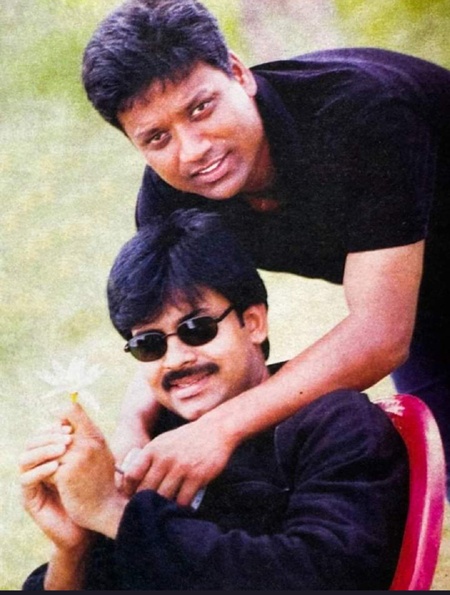 Throwback Picture Power Star Pawan Kalyan With Kushi Director Latest Telugu Cinema News