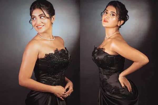 Photos : Sizzling Rashi Singh
