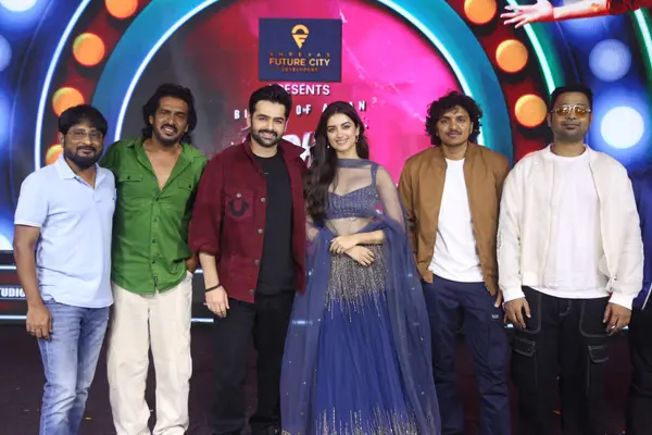 Photos: Andhra King Thaluka Live in Concert at RK Beach – Set 2