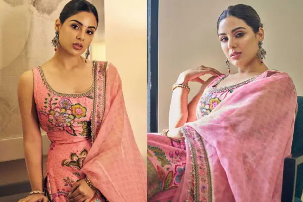 Photos : Amazing Samyuktha