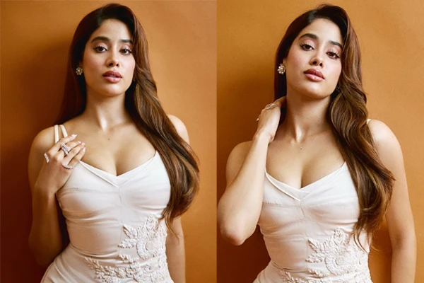 Photos : Blazing Janhvi Kapoor