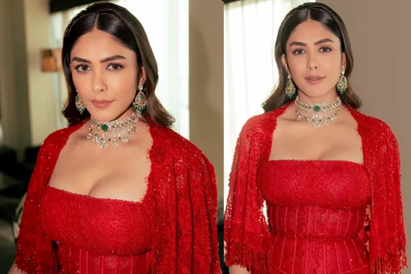 Photos : Stunning Mrunal Thakur