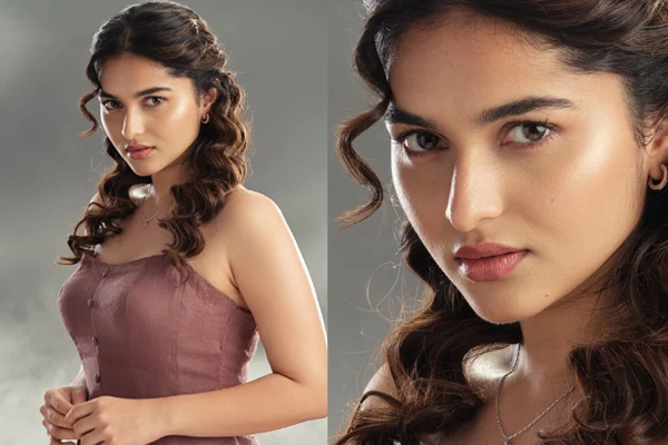 Photos : Charming Kayadu Lohar