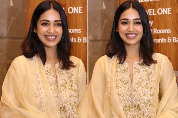New Photos : Nivetha Pethuraj