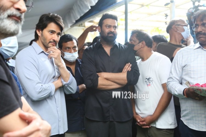 Mahesh Babu Pays Tribute To Krishnam Raju