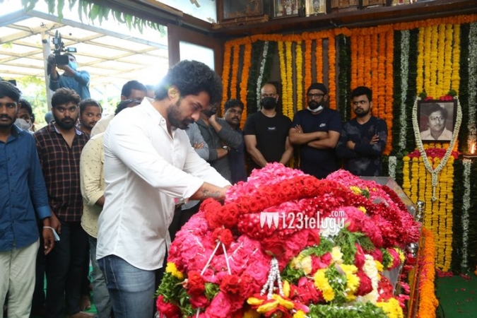 Jr NTR Kalyan Ram Pays Homage To Krishnam Raju