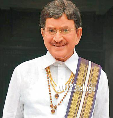 ఫిల్మ్ సిటీలో ప్రధముడిగా కృష్ణని కెసిఆర్ 1 krishna