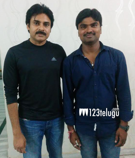 'పవనిజం' సినిమా చూస్తానన్న పవన్ కళ్యాణ్ - దర్శకుడు 1 pavan-with-director-e