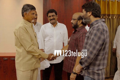 తుపాను బాధితులకు నిర్మాత రాధాకృష్ణ రూ.5 లక్షల విరాళం 1 radakrishna-chandra-babu