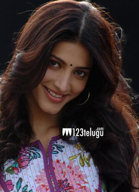 భోపాల్ లో సందడి చేస్తున్న శృతి హాసన్ 1 Shruti-Hassan