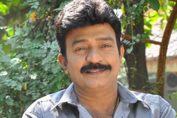 రాజశేఖర్ ఓవర్ యాక్టింగ్ చెయ్యకుండా వాళ్లే కంట్రోల్ చేశారట !