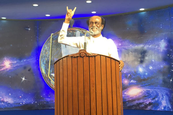 ఆ స్టార్ హీరో సినిమాలో పొలిటికల్ సెటైర్లు ఉండవట !