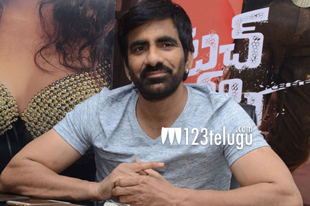 తండ్రి కొడుకులుగా నటించనున్న మాస్ రాజా !