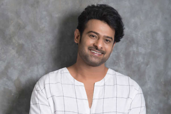 ‘సాహో’ తో పోటీకి సిద్దమైన బాలీవుడ్ స్టార్ హీరోస్.