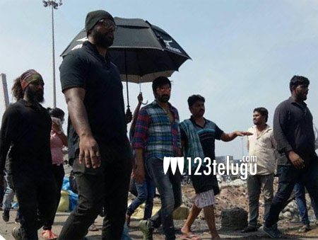 వైజాగ్ లో బిజీగా గడుపుతున్న రవితేజ !