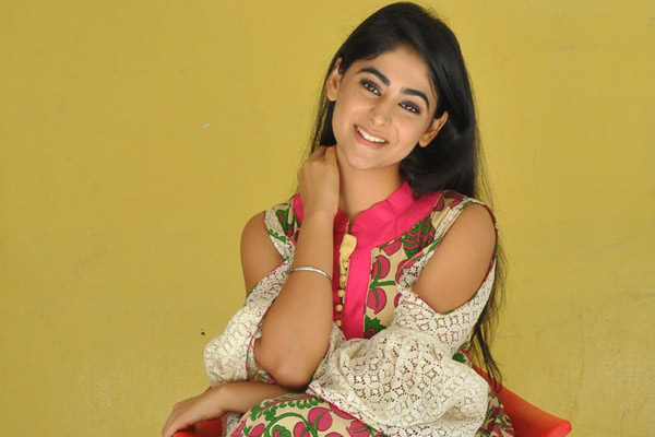 ఇంటర్వ్యూ : పాలక్ లల్వాని – అనుష్క శర్మ చేస్తున్న తరహా పాత్రలు చేయాలనుంది !