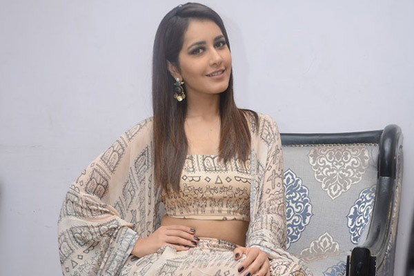 రాశీఖన్నాపై కురుస్తోన్న ప్రశంసల వర్షం !