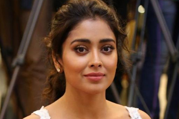 ఆర్ ఆర్ ఆర్ లో మరో హీరోయిన్ పేరు వినిపిస్తుందే..!