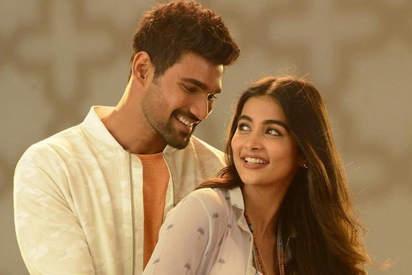 ‘సాక్ష్యం’లోని ఒక్క పాట కోసం 5గురు టాప్ సింగర్స్ !