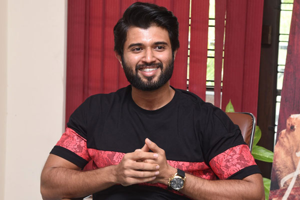 ఇంటర్వ్యూ: విజయ్ దేవరకొండ – నేనుప్పుడూ ఒకేలా ఉండను !