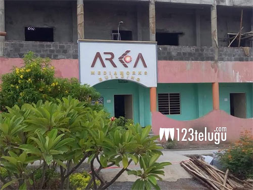 పేద విద్యార్థుల కోసం’బాహుబలి’నిర్మాతలు  ఏం చేస్తున్నారో తెలుసా!