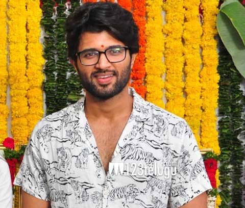 మూడు సినిమాల్ని ముగించే పనిలో ఉన్న విజయ్ దేవరకొండ !