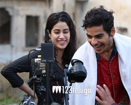 దఢక్ వీక్ డేస్ లోకూడా బానే రాబడుతుంది !