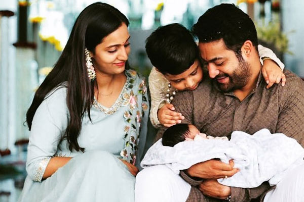 తన చిన్న కుమారుడి పేరును రివీల్ చేసిన తారక్ !