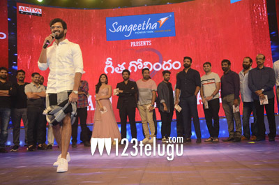 నా పాట అలా సెన్సషన్ అవుతుందనుకోలేదు – విజయ్ దేవరకొండ !