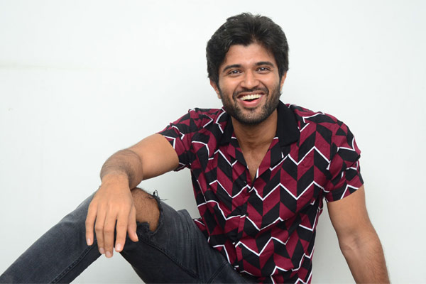 నెక్స్ట్ మూవీలాంచ్ … బైక్ రేసర్ గా విజయ్ దేవరకొండ.