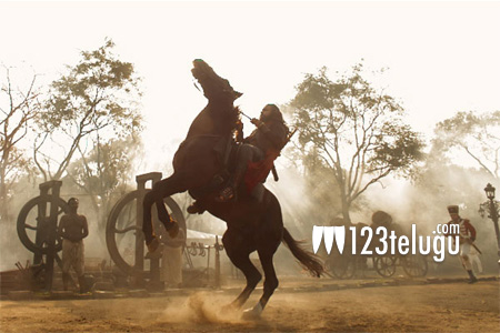 సైరా టీజర్ థియేటర్లల్లో కూడా !