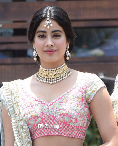 విజయ్ దేవరకొండతో  శ్రీదేవి కూతురు ?