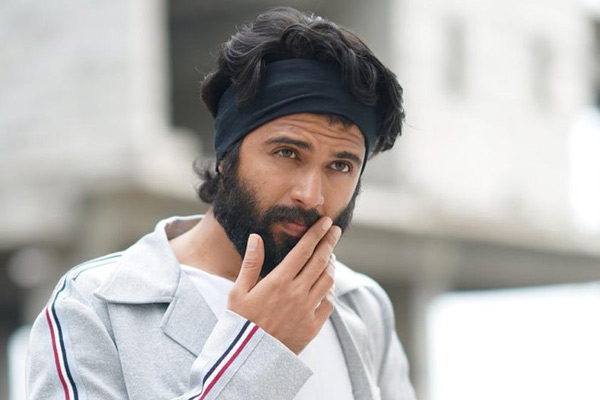 లవర్స్ డే రోజున  ‘వరల్డ్ ఫేమస్ లవర్’ !