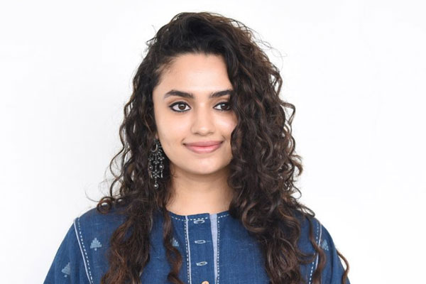 ఇంటర్వ్యూ : మాళవిక నాయర్ – ‘టాక్సీవాలా’కు వస్తున్న రెస్పాన్స్ తో చాలా హ్యాపీ !