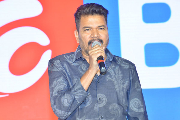 చరణ్ తో సినిమాకు శంకర్ కు భారీ రెమ్యునరేషన్.?