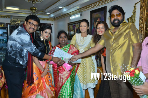 మాజీ శాస‌న స‌భ్యులు టి.వెంక‌ట్రావ్ చేతుల మీదుగా బేబీ కి సన్మానం !