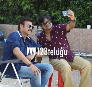 వెంకీతో  సెల్ఫీ తీసుకున్న  పవన్ కళ్యాణ్ డైరెక్టర్ !
