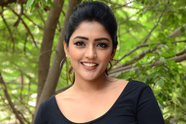 ఇప్పటికైనా  స్టార్ హీరోలతో  ఛాన్స్ లు వస్తాయా  ?