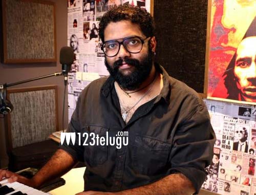 ఆరీమేక్ తో టాలీవుడ్ లోకి ఎంట్రీ ఇస్తున్న సంగీత దర్శకుడు !