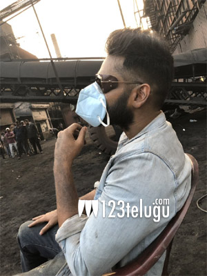 ఫైట్  చేస్తున్న ఇస్మార్ట్ శంకర్ !