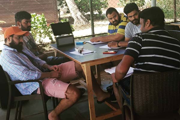 సక్సెస్ కోసం..  ‘హీరో’ గ్రూప్ డిస్కషన్స్    !